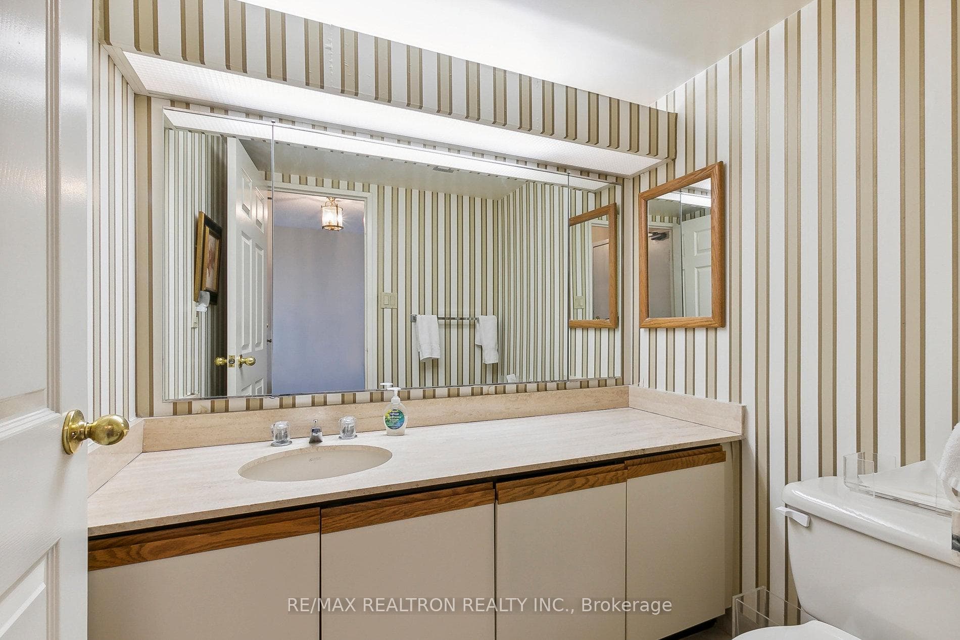 65 Skymark Drive Unit 1407 photo 5