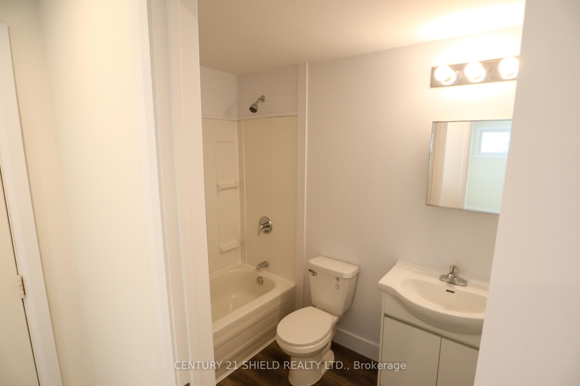 143 Carleton Street photo 3
