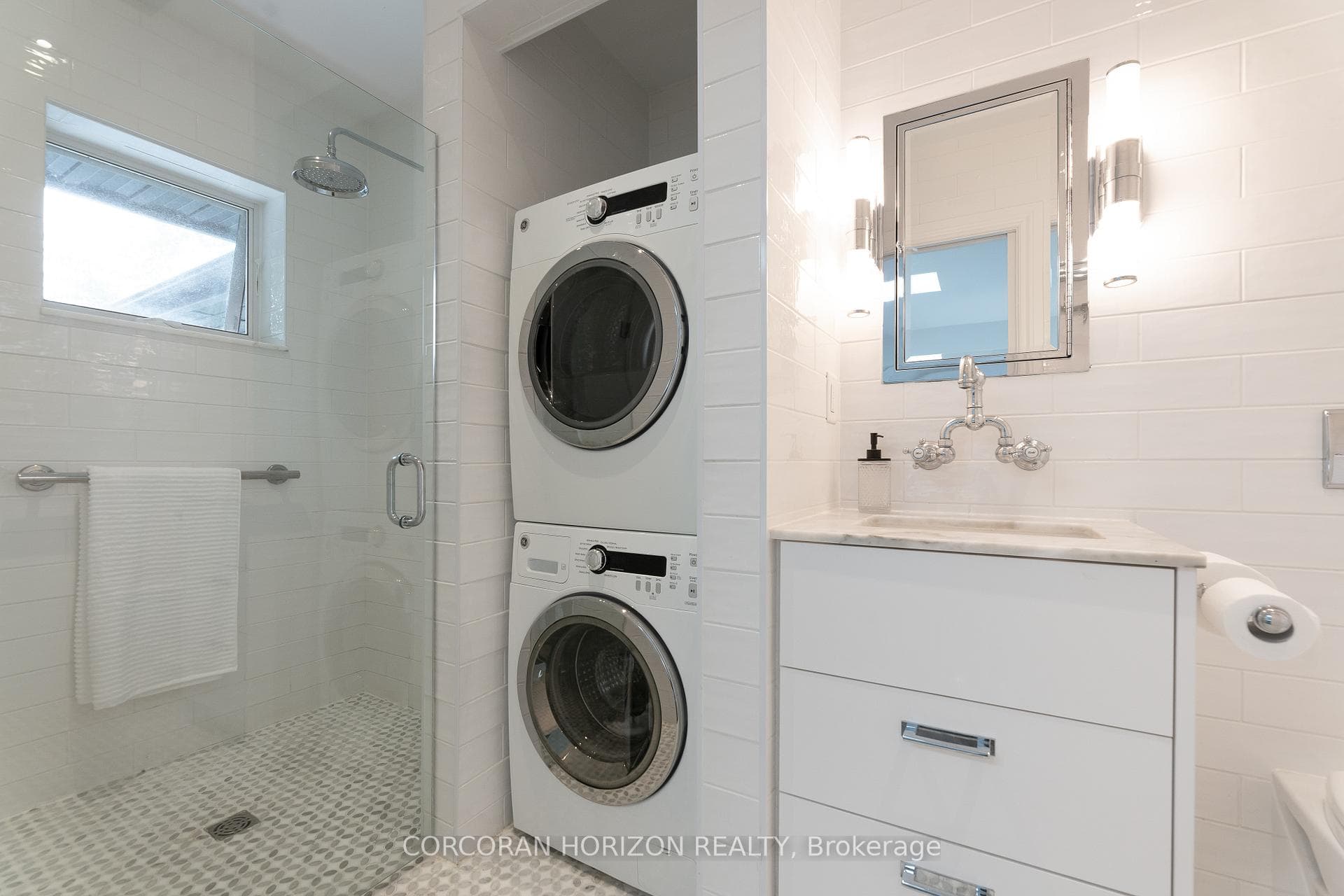 Main Primary Ensuite