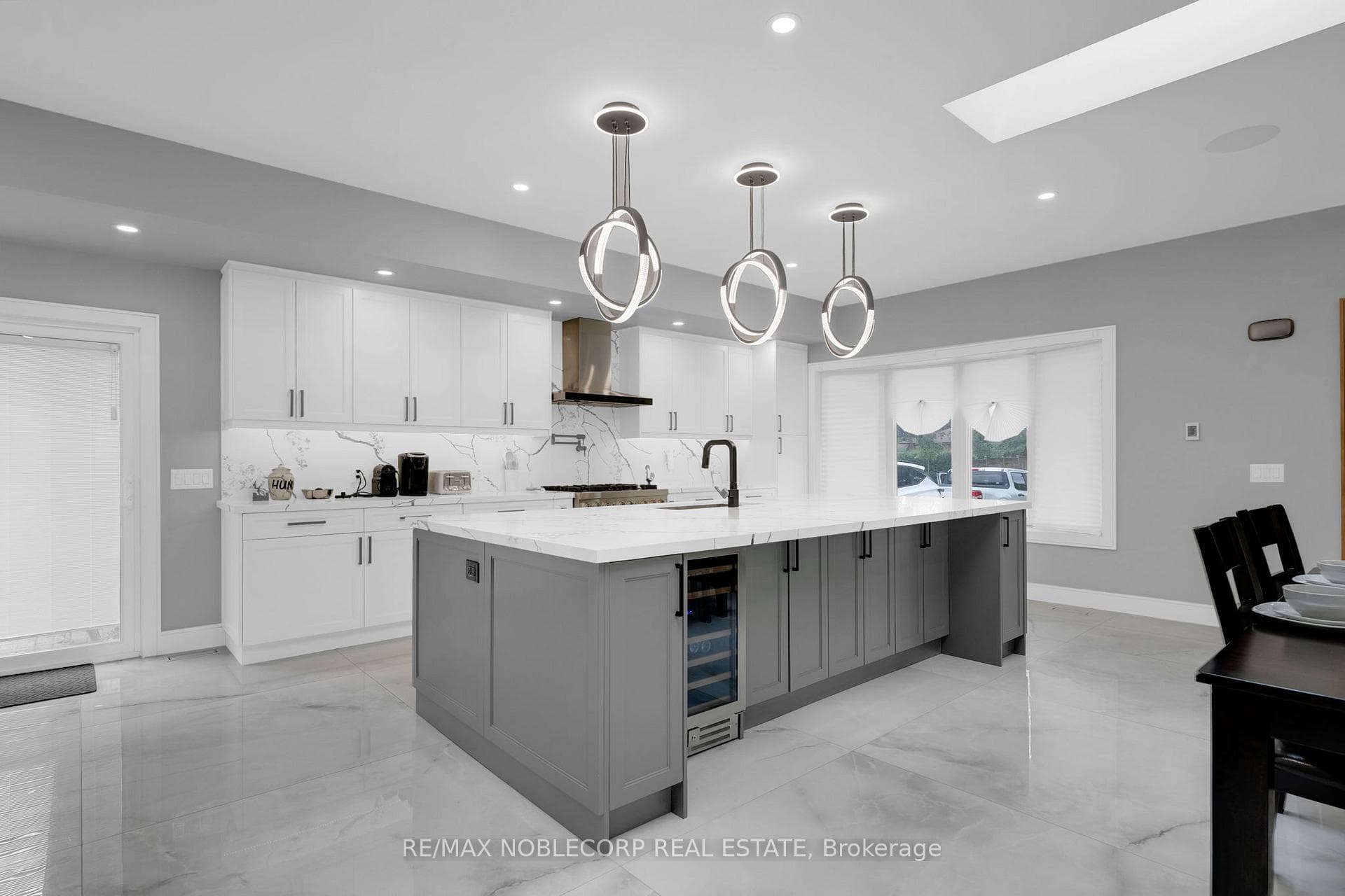 2515 Hensall Street photo 28
