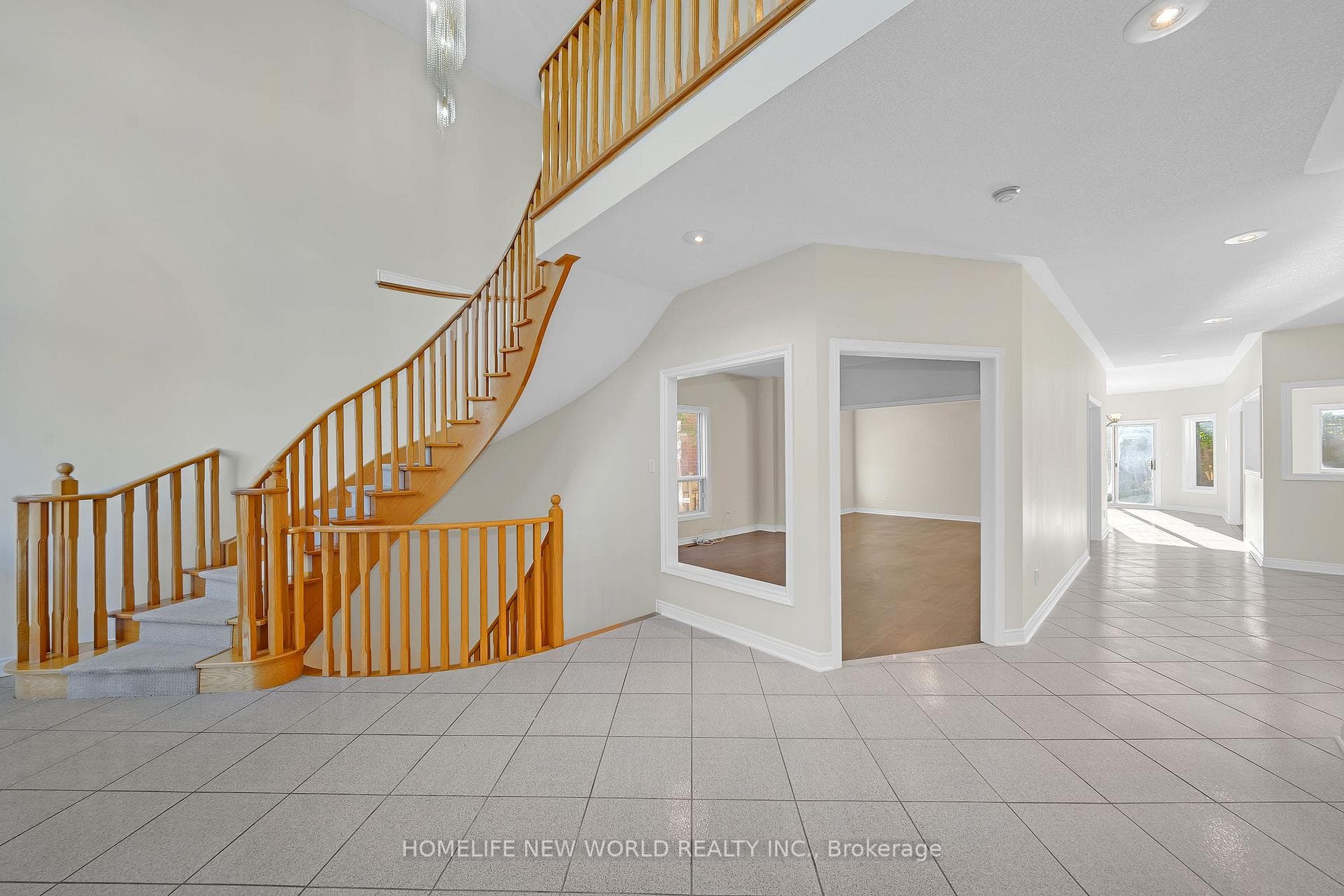 99 Clarendon Drive photo 5