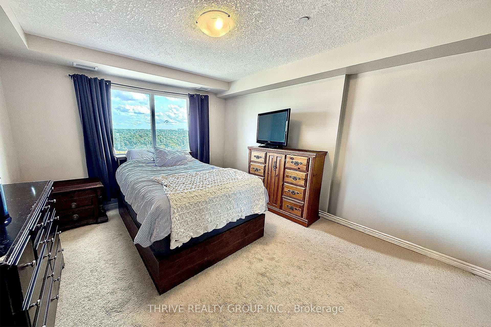 330 RIDOUT Street Unit 1607 photo 5