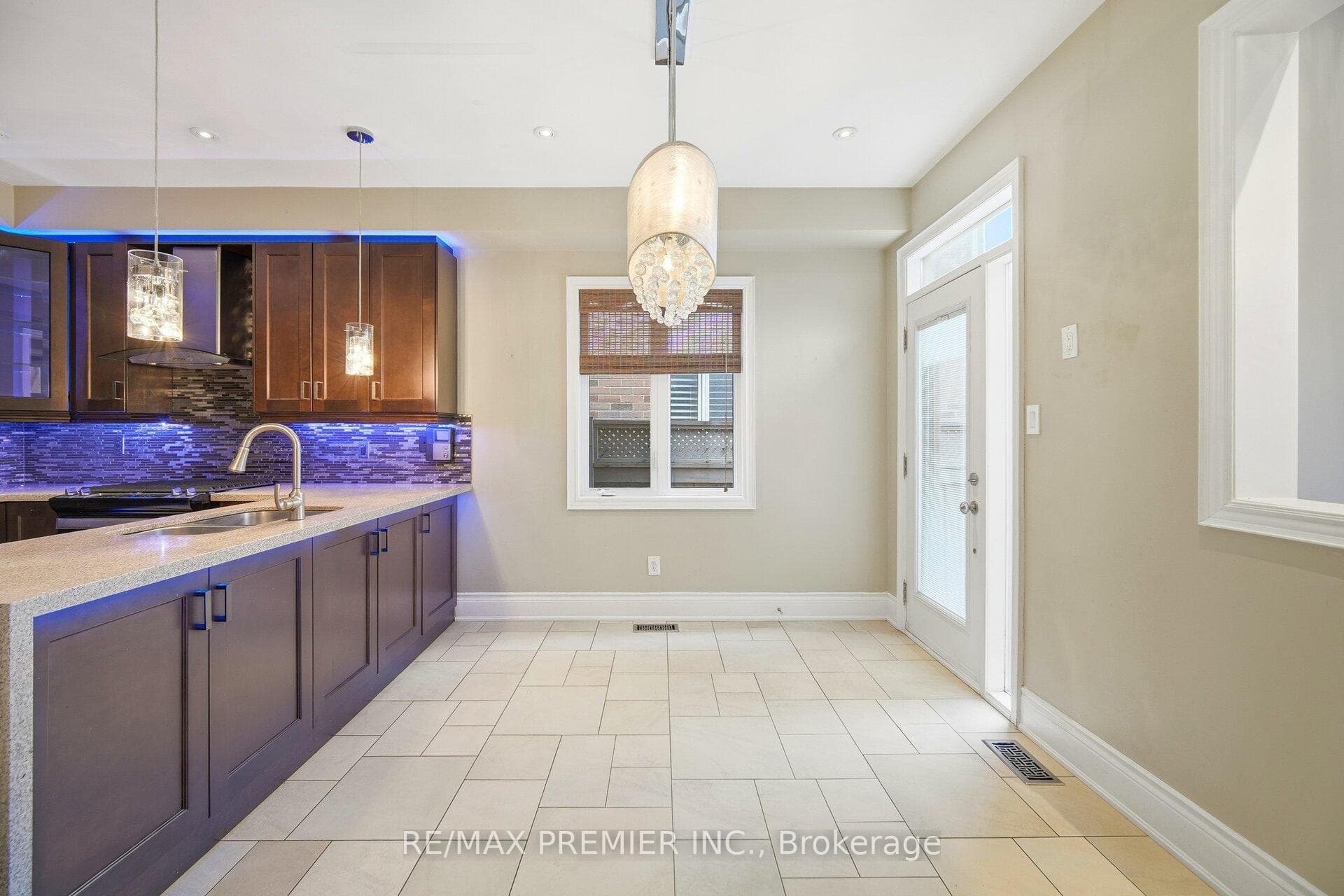 56 Stark Crescent photo 12