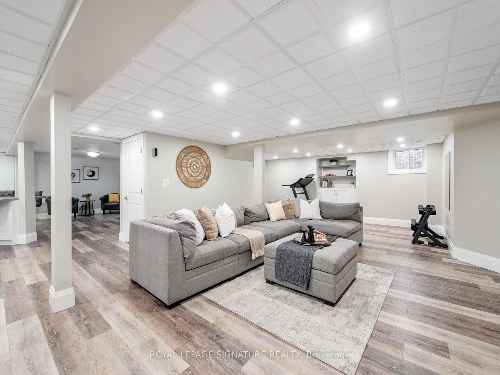 550 Barry Drive photo 32