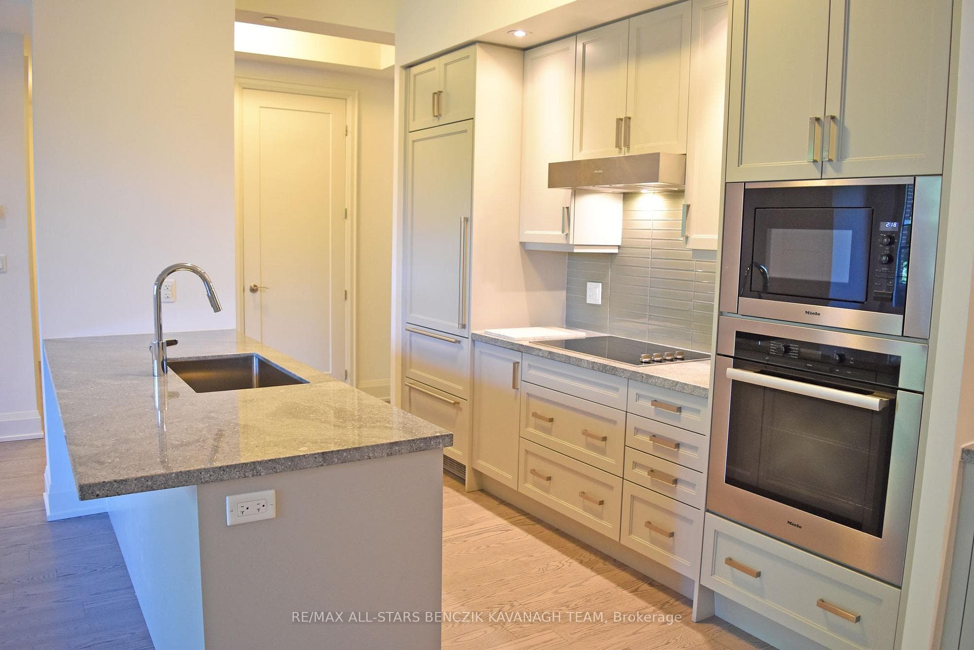 20 Fred Varley Drive Unit 225 photo 6