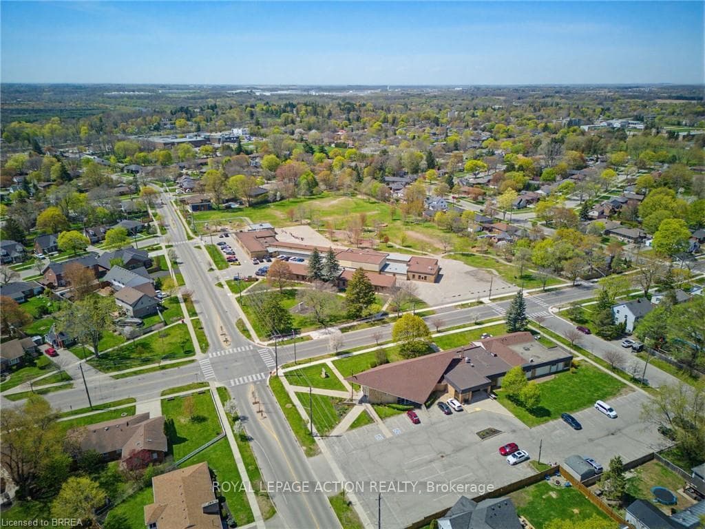 90 Henderson Avenue photo 43