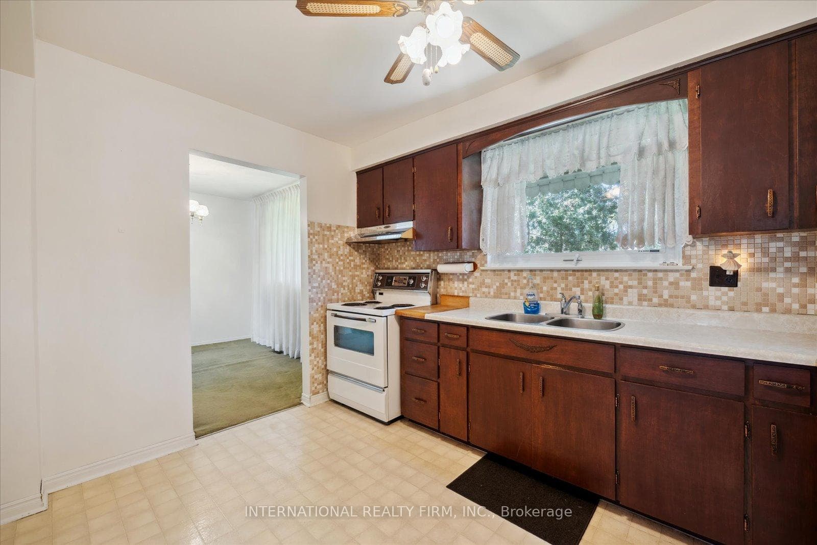 560 Tennyson Avenue photo 11