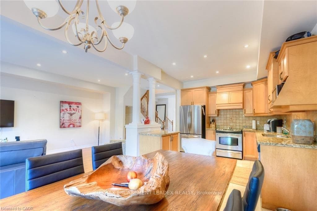 582 Stonehenge Drive photo 11
