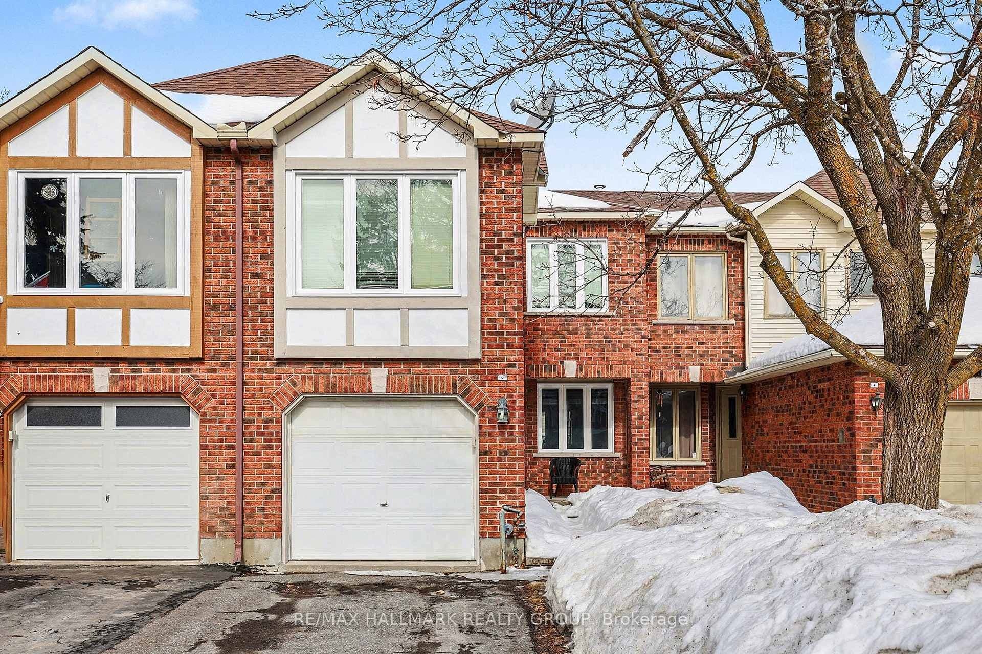64 Grenadier Way photo 1
