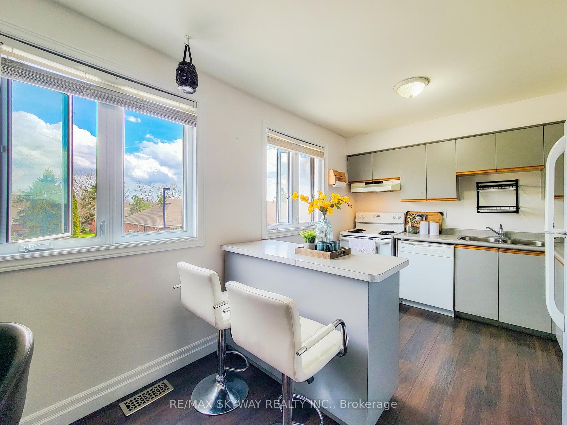 56 Harris Avenue Unit B photo 22