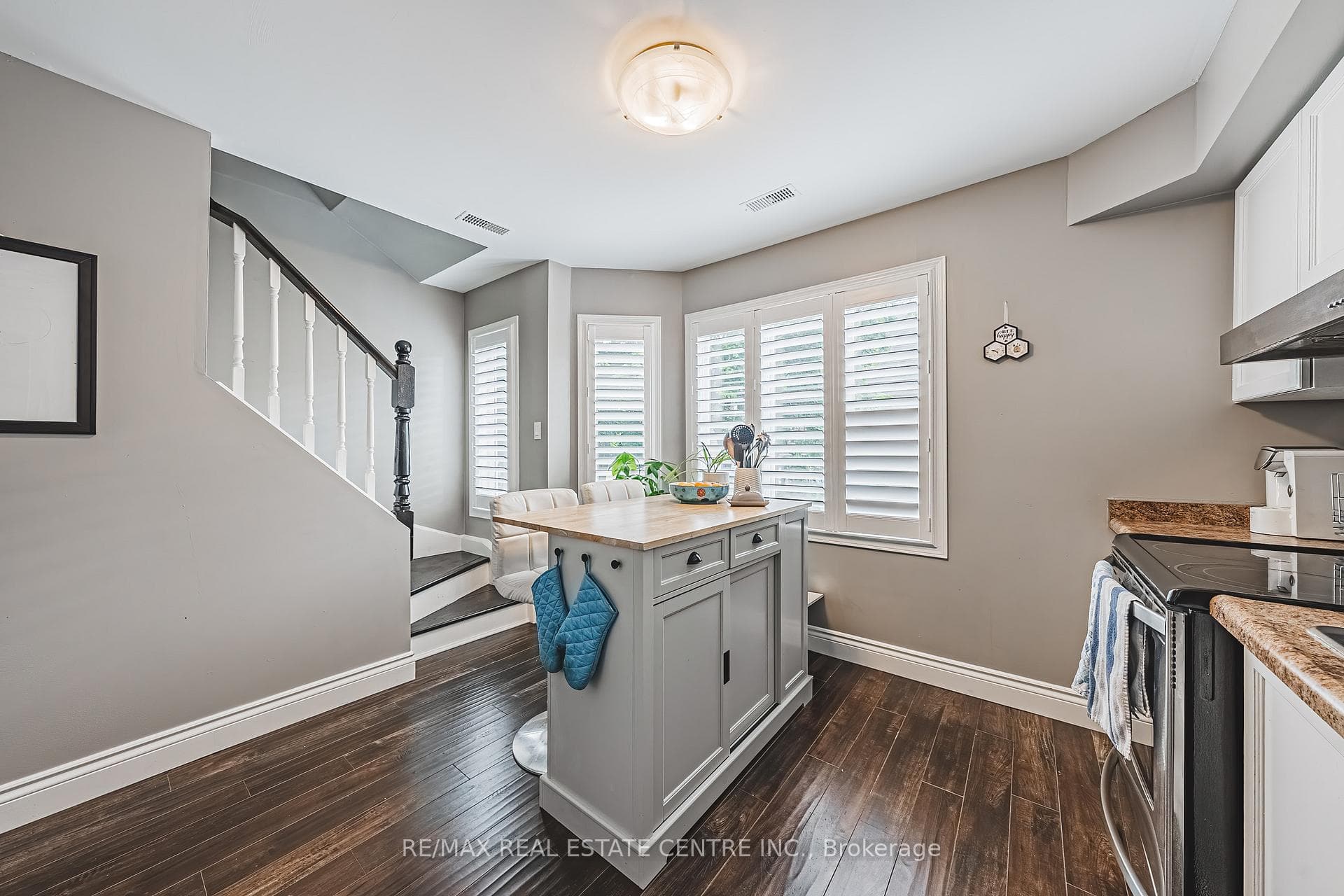266 LIMERIDGE Road Unit 3 photo 9