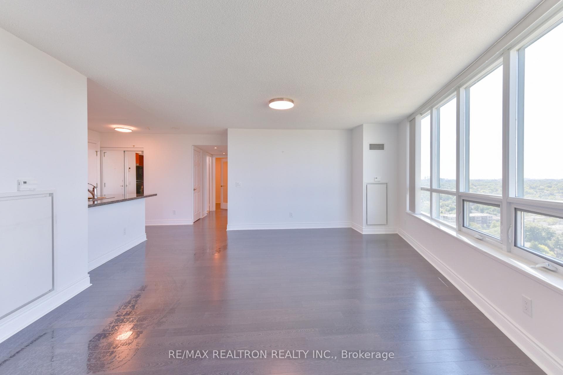 25 Greenview Avenue Unit 1919 photo 13