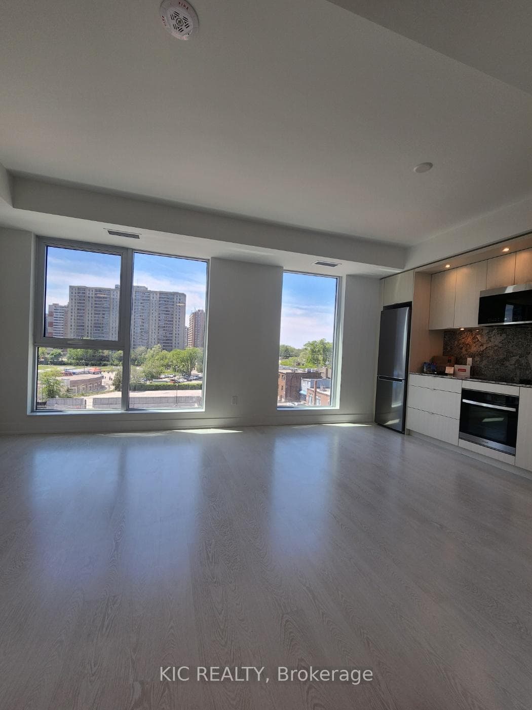 25 Cordova Avenue Unit 611 photo 4