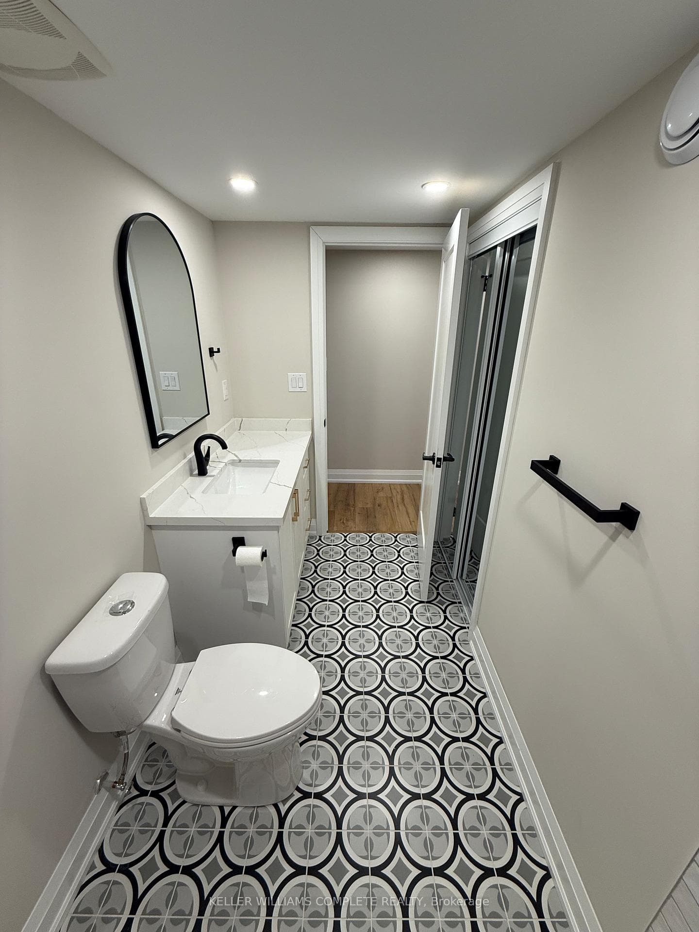 10 FISHER Crescent photo 26
