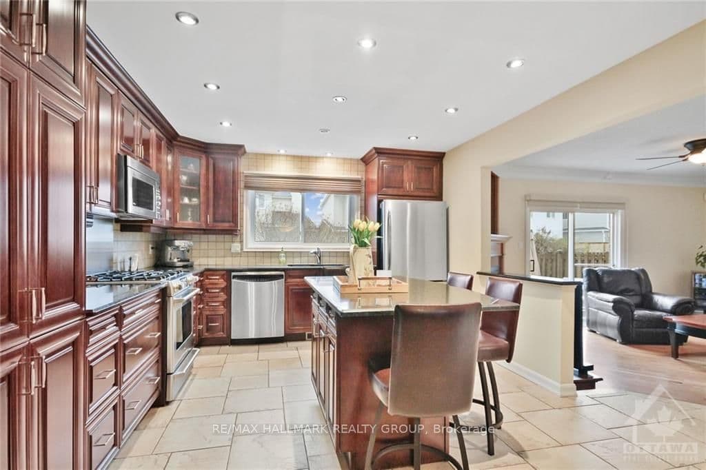35 IVYLEA Street photo 9