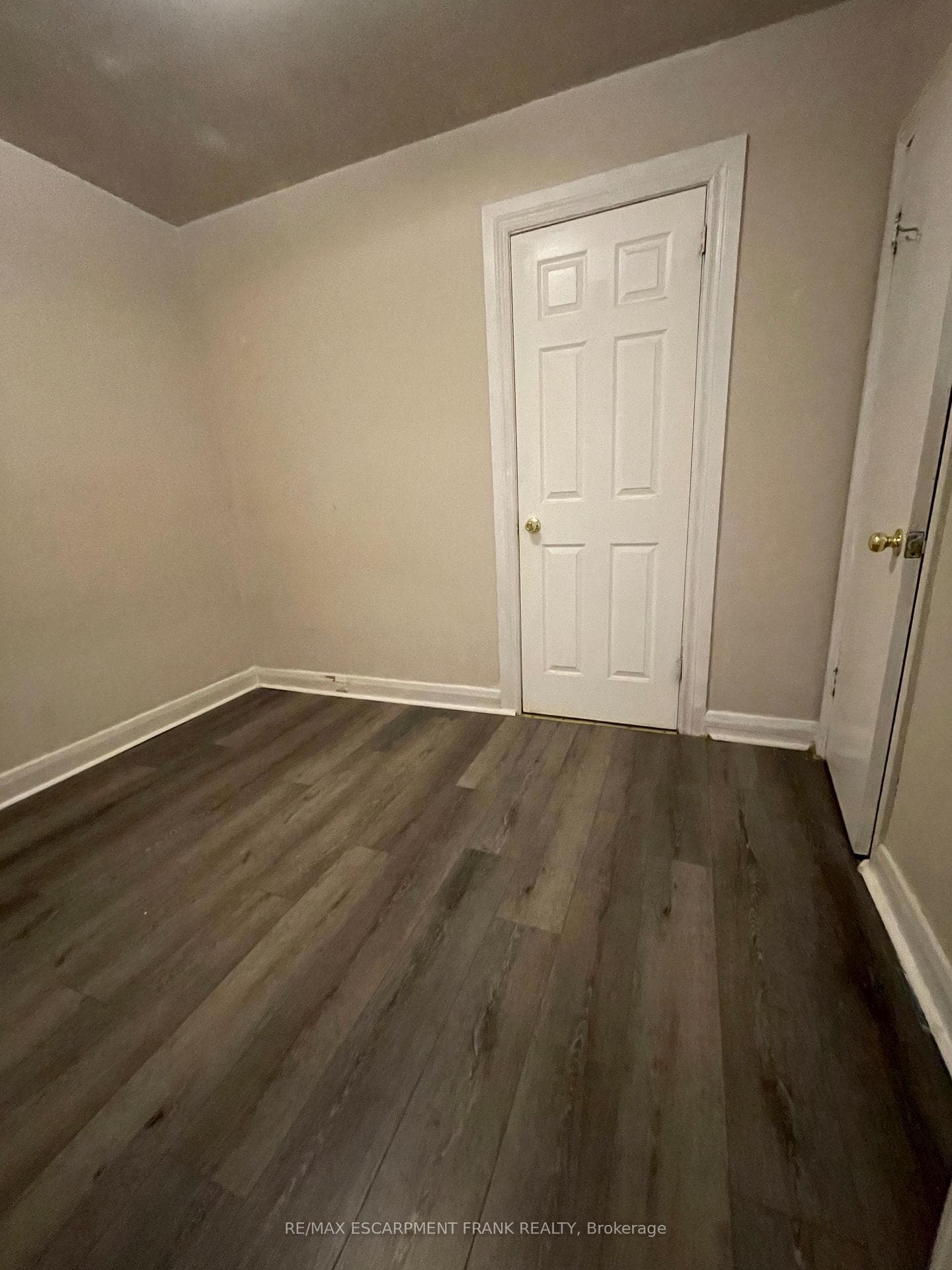 2696 Upper James Street photo 6
