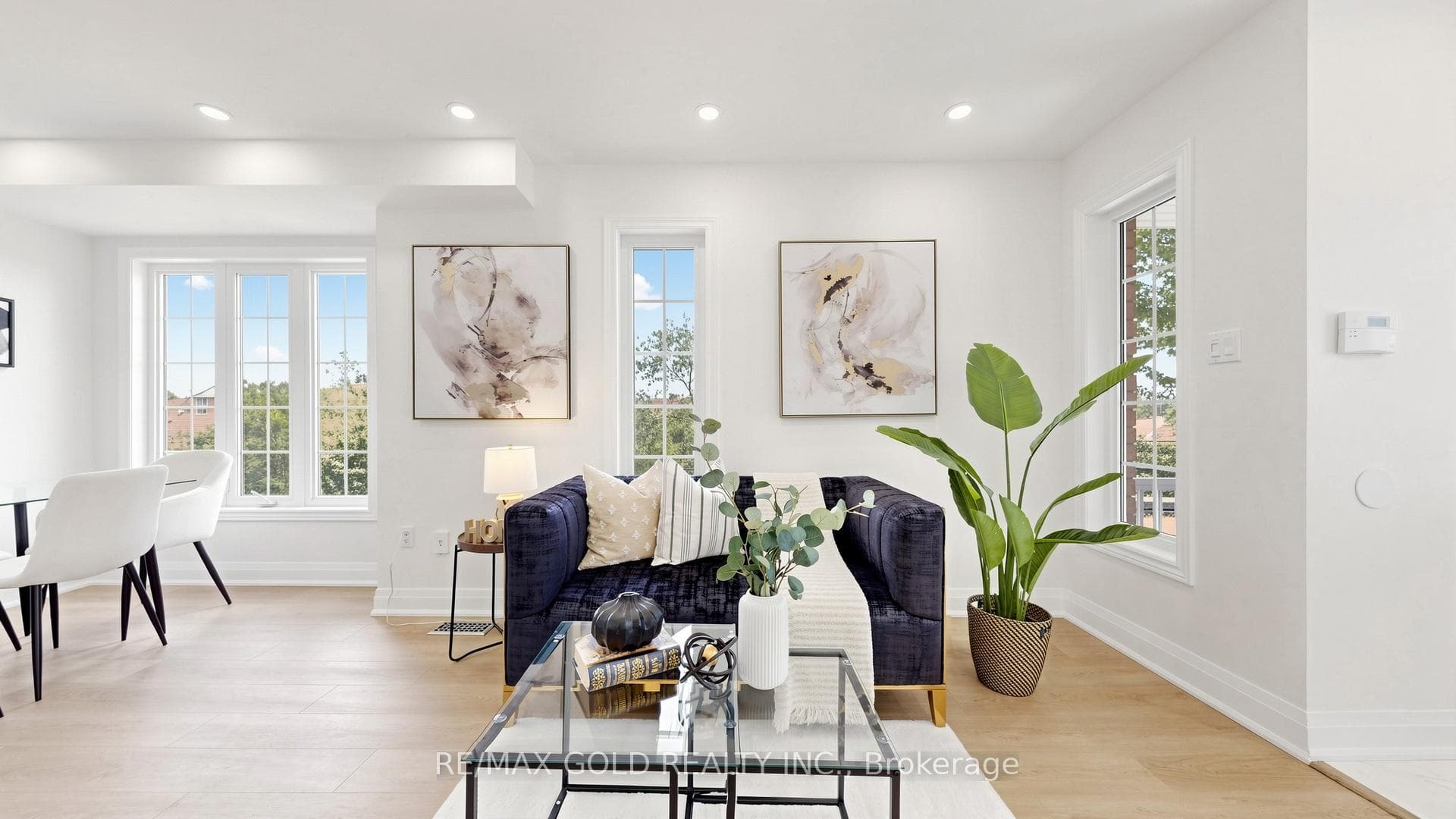 9 Edgewater Court photo 5