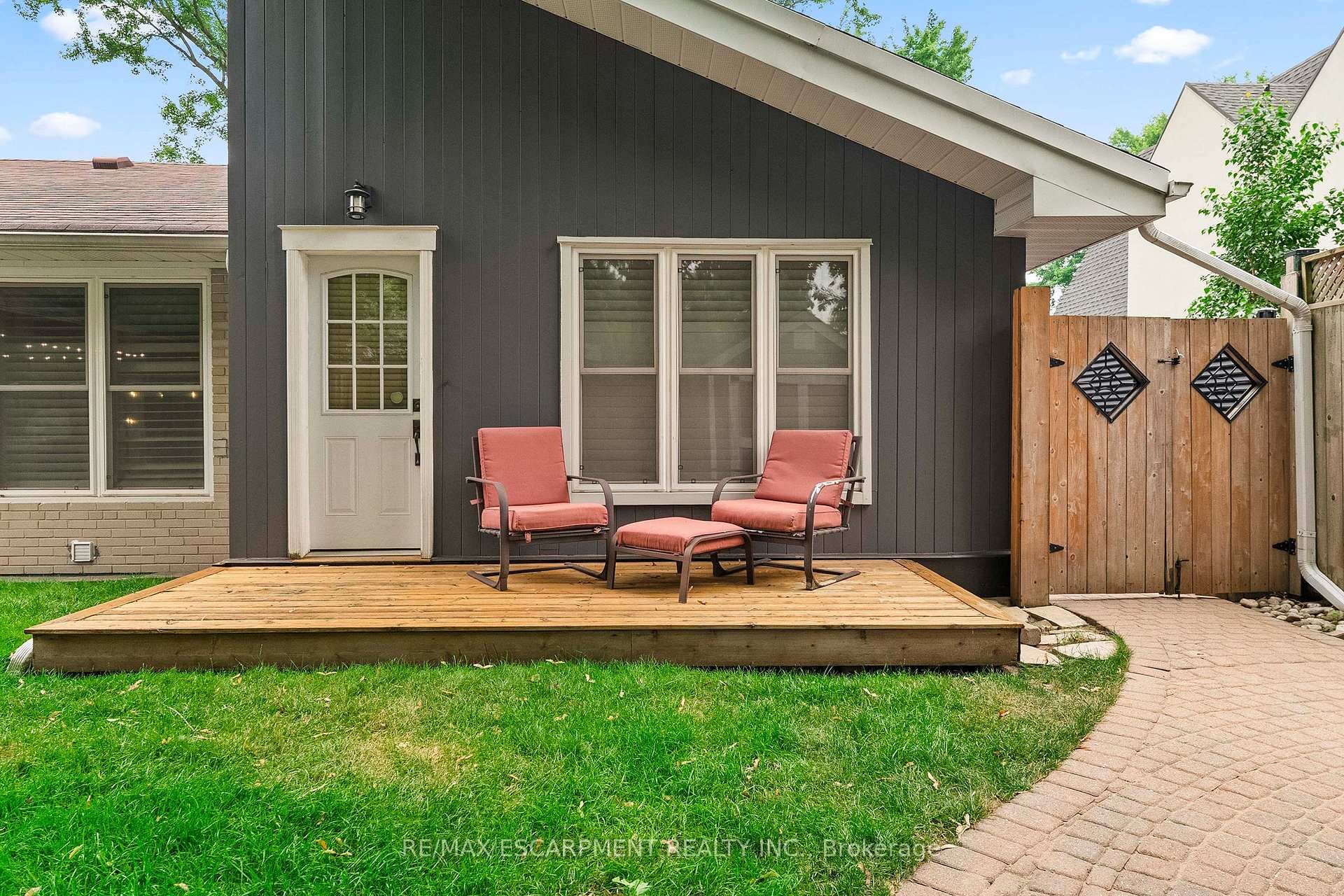 615 VANESSA Crescent photo 43