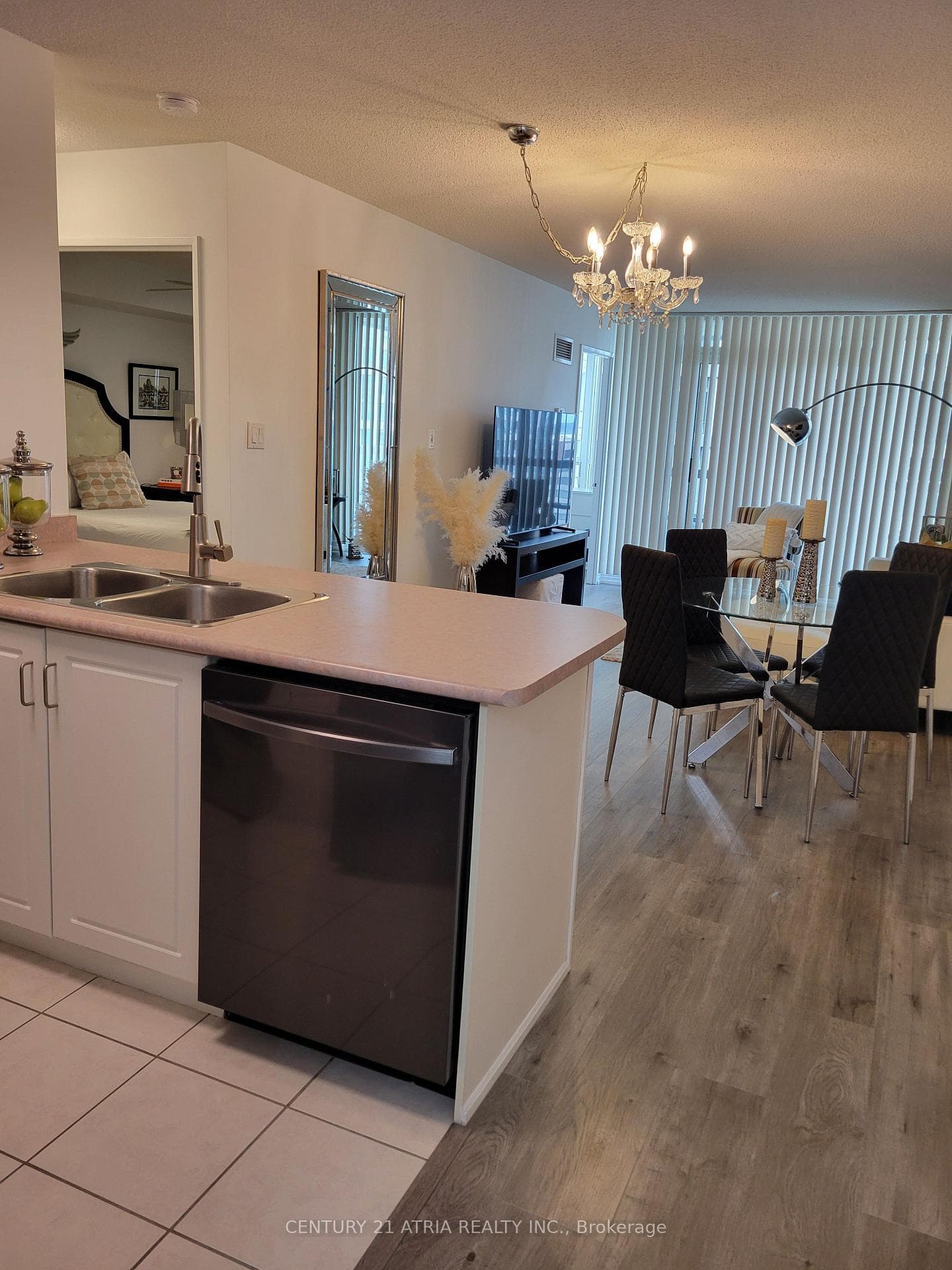 156 Enfield Place Unit 1801 photo 6