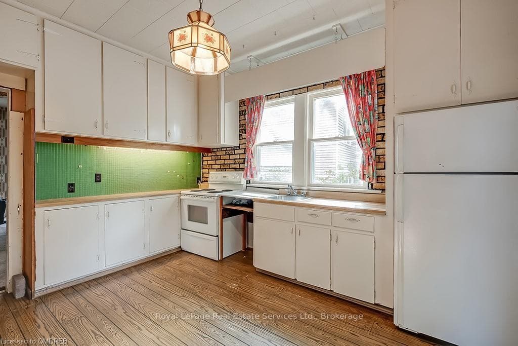 279 MACDONALD Road photo 18