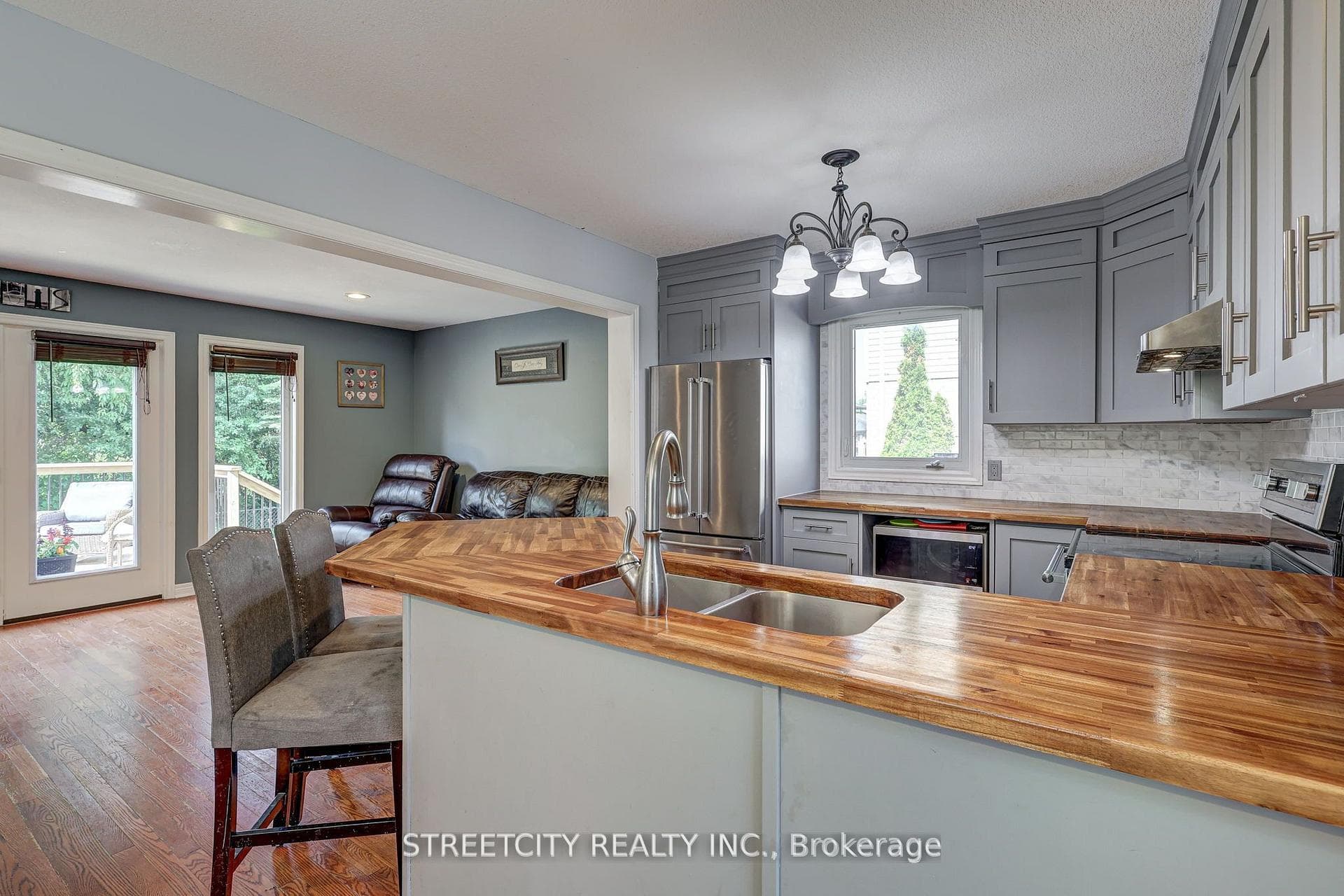 61 Meadowvale Drive photo 12