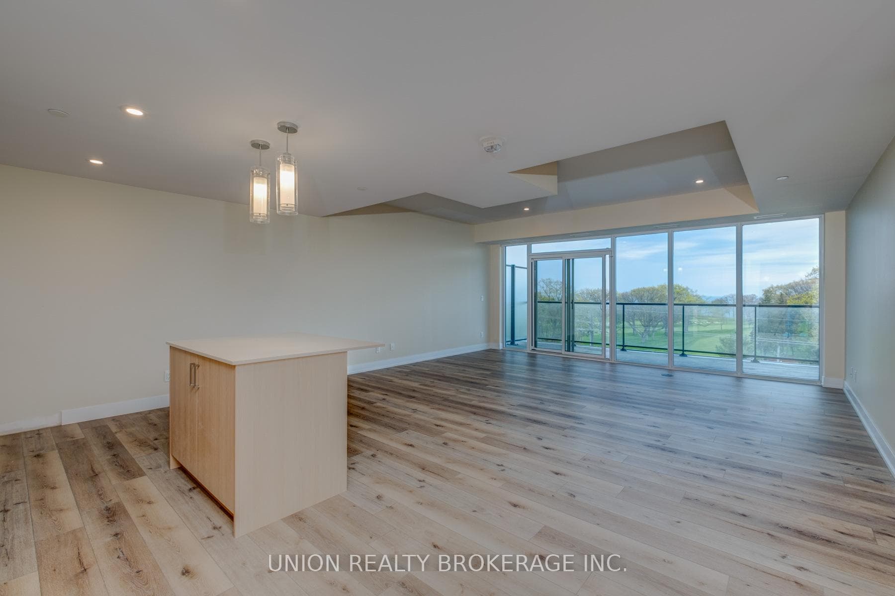 1316 Kingston Road Unit 504 photo 4