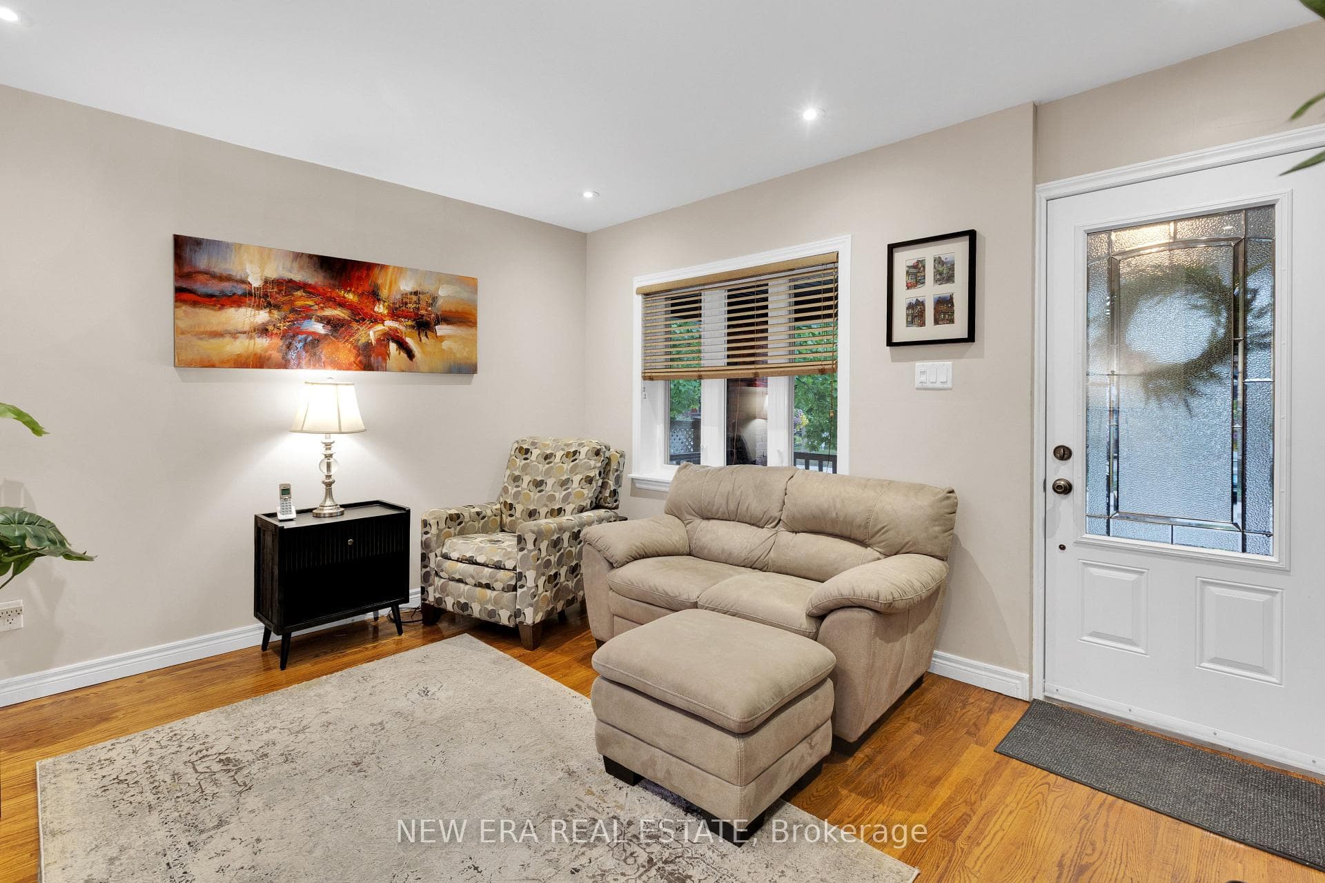 8 Page Avenue photo 3