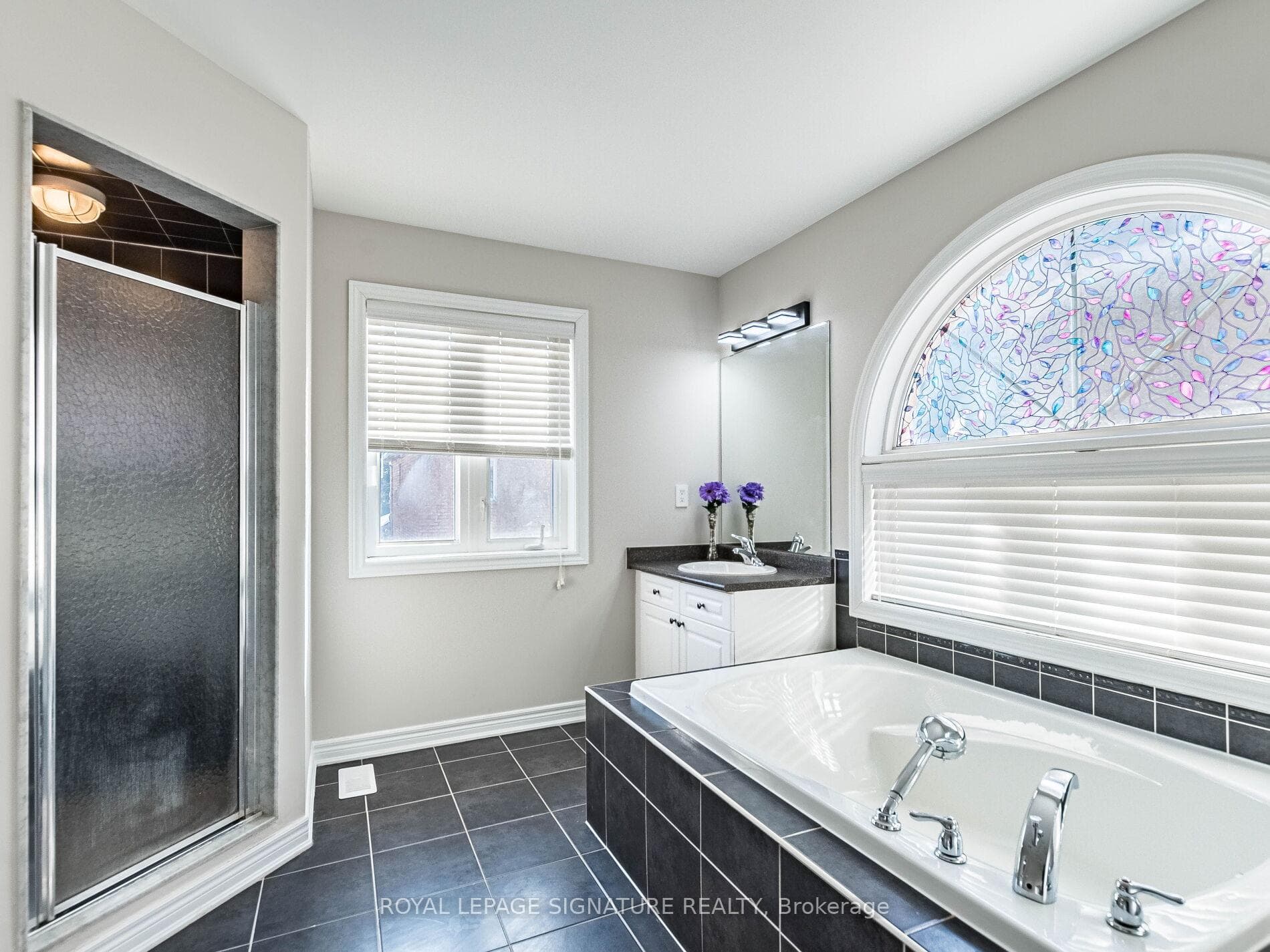 521 Bussel Crescent photo 31