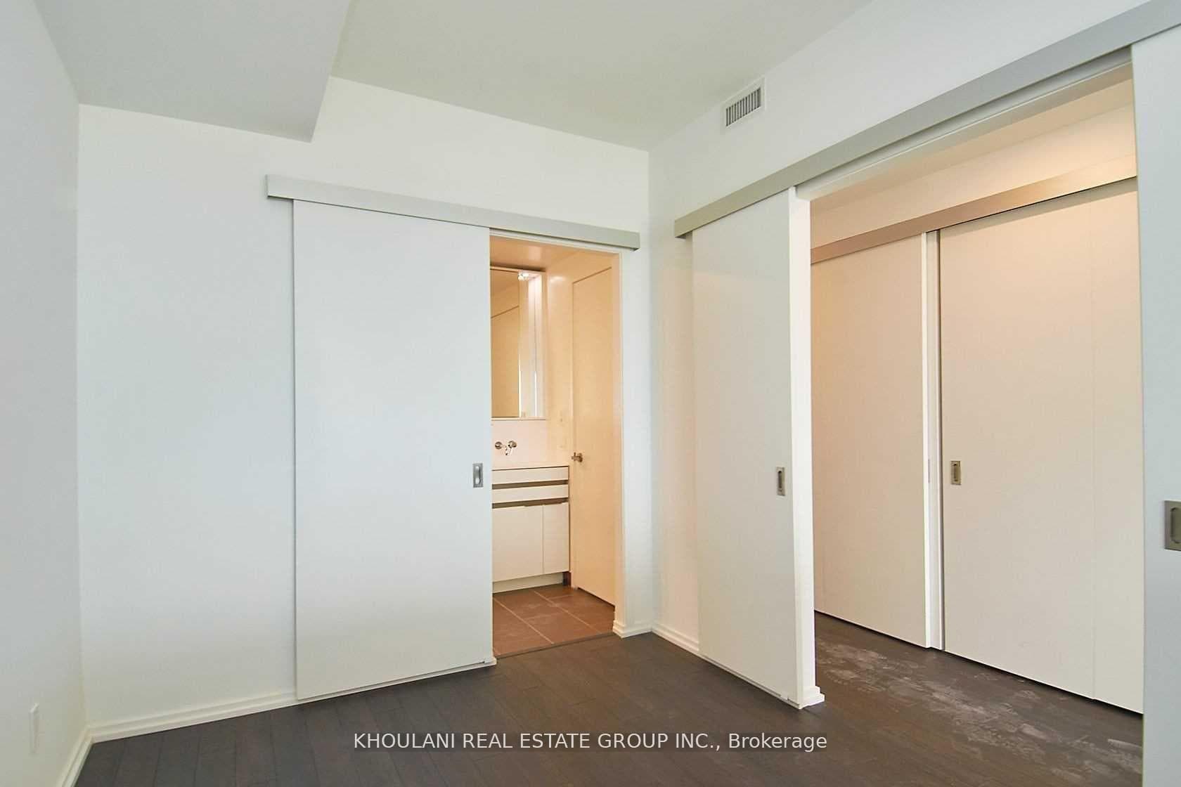 197 Yonge Street Unit 2311 photo 12