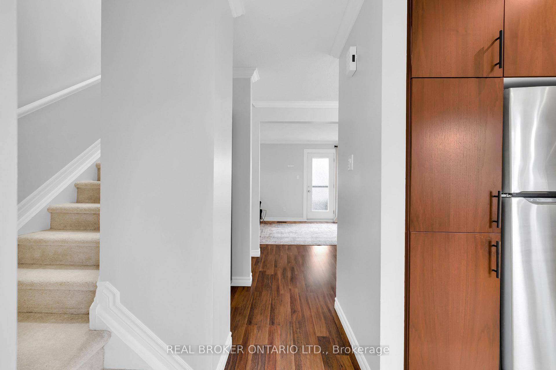 101 Mcclintock Way photo 5