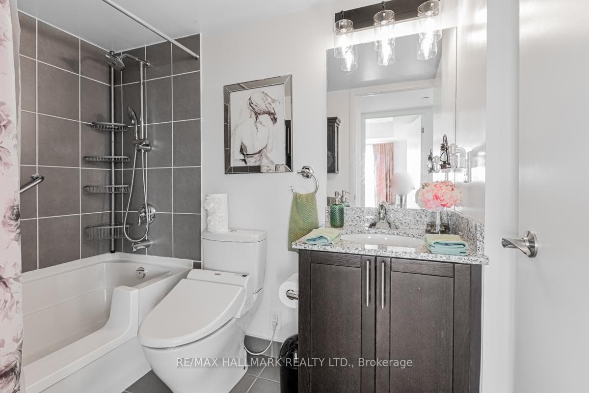 800 Lawrence Avenue Unit 1816 photo 19