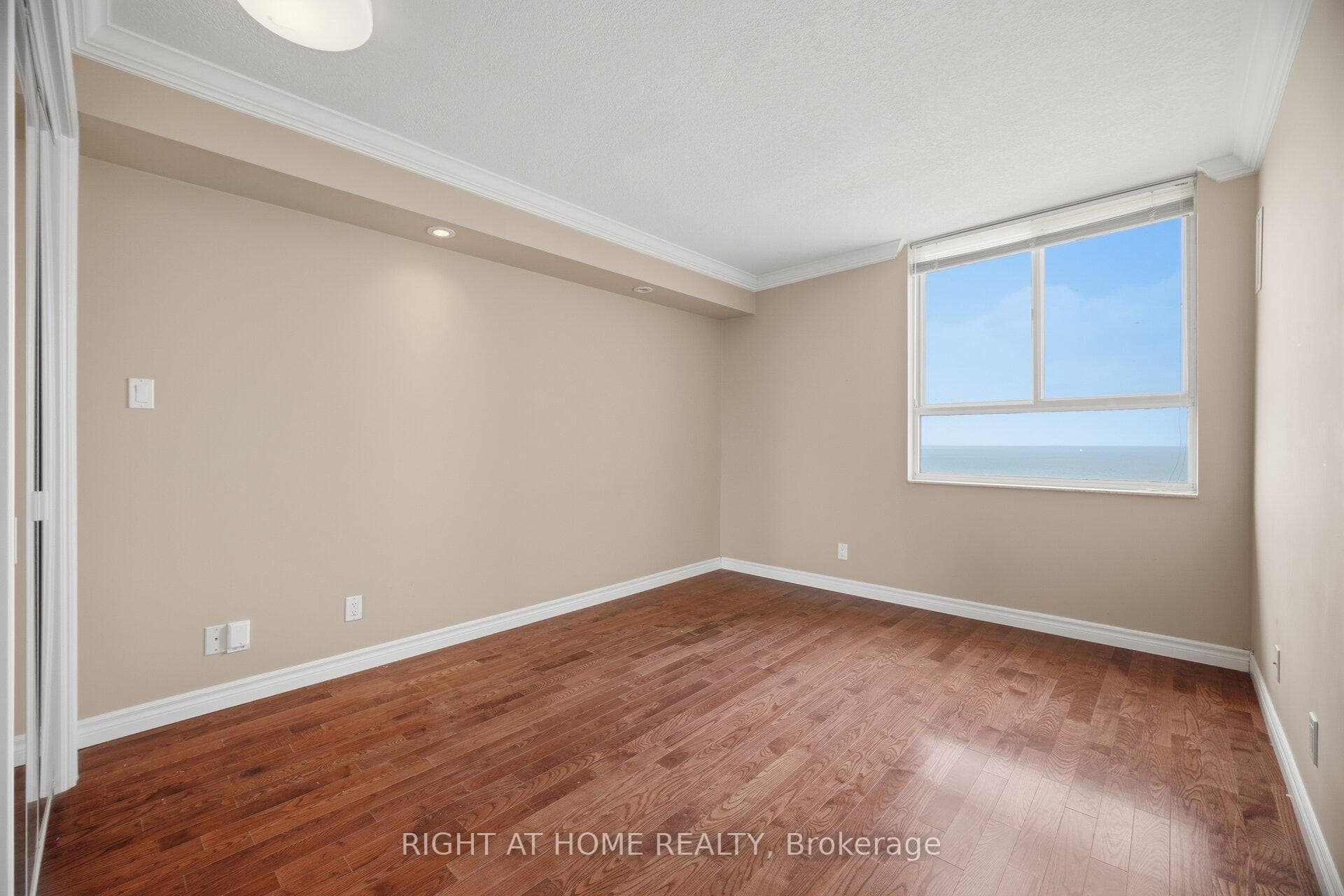5280 Lakeshore Road Unit 1104 photo 24