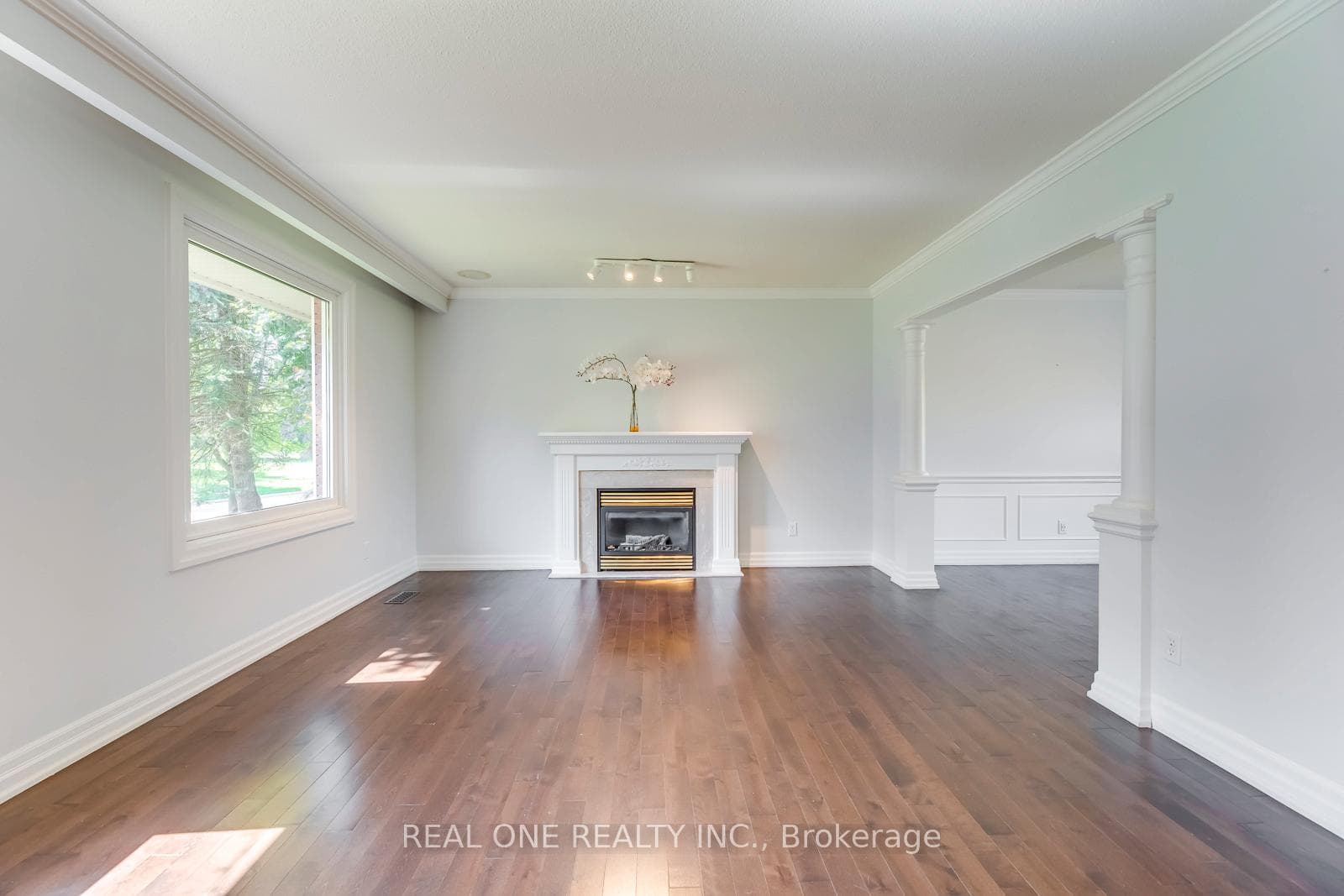 2231 All Saints Crescent photo 6