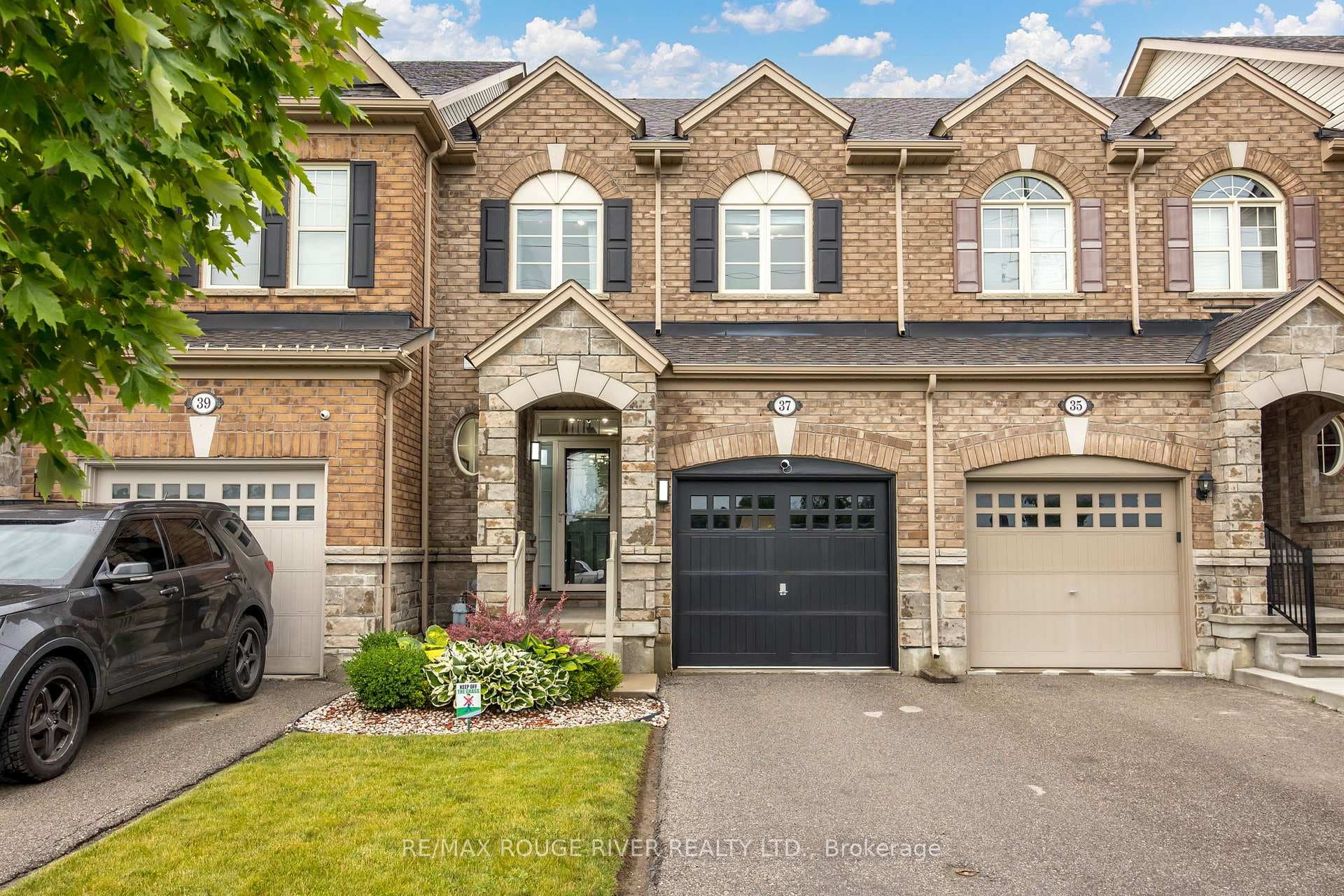 37 Goodsway Trail photo 1