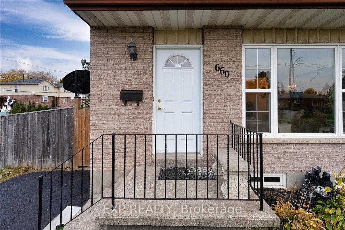 660 Montcalm Avenue photo 7