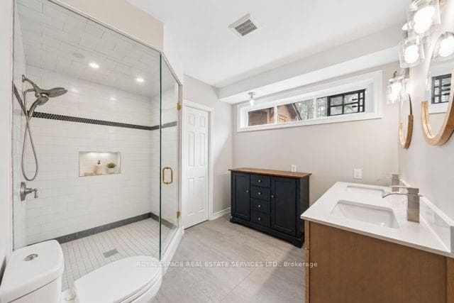 93 Ronald Avenue photo 13