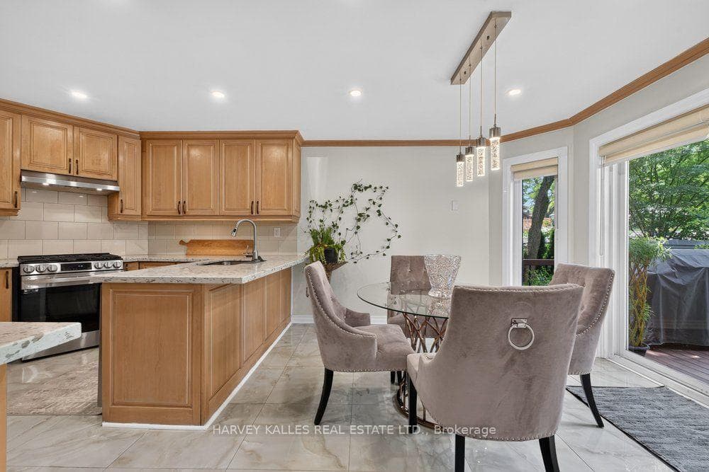 898 Stonehaven Avenue photo 13