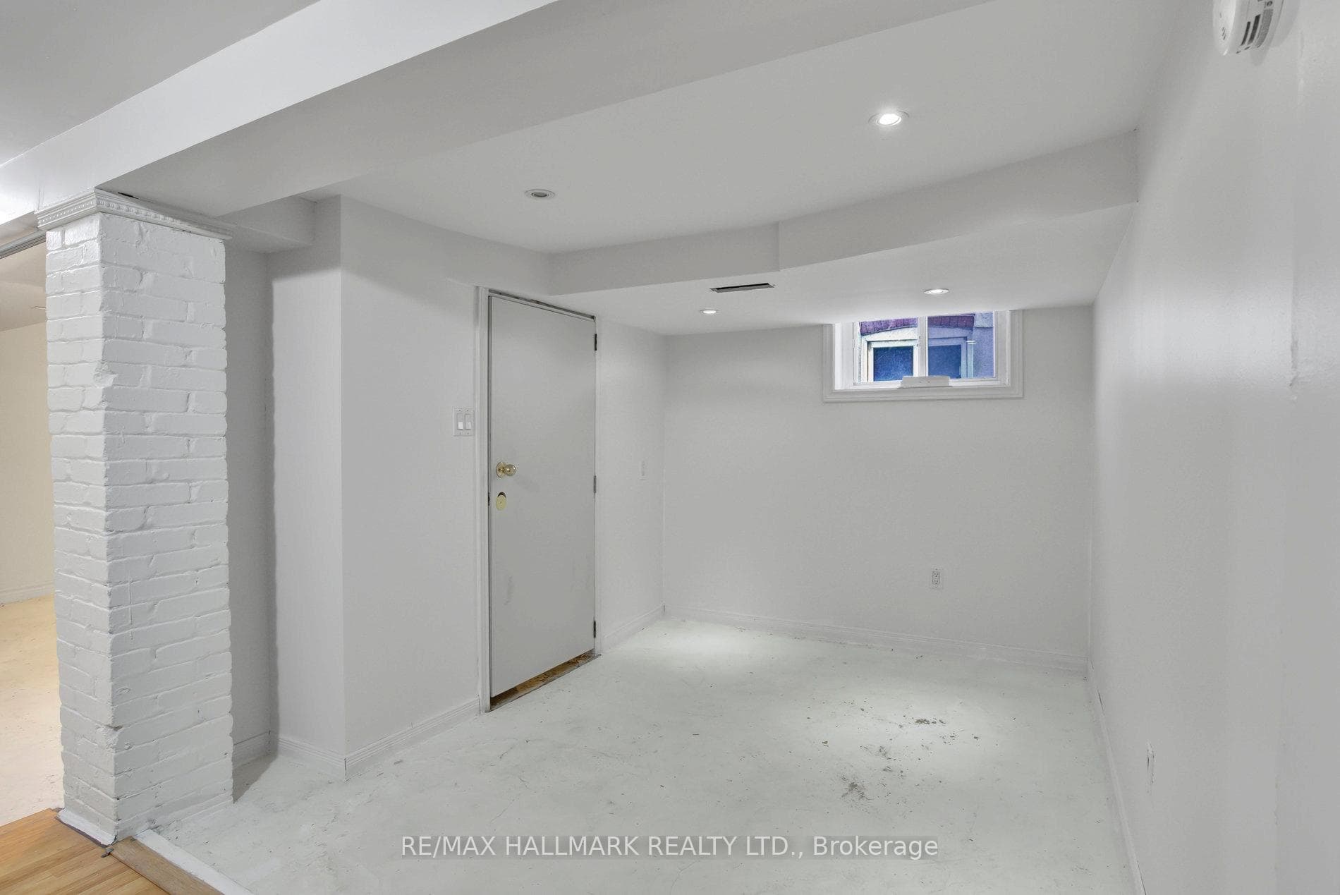 9 Costain Avenue photo 23