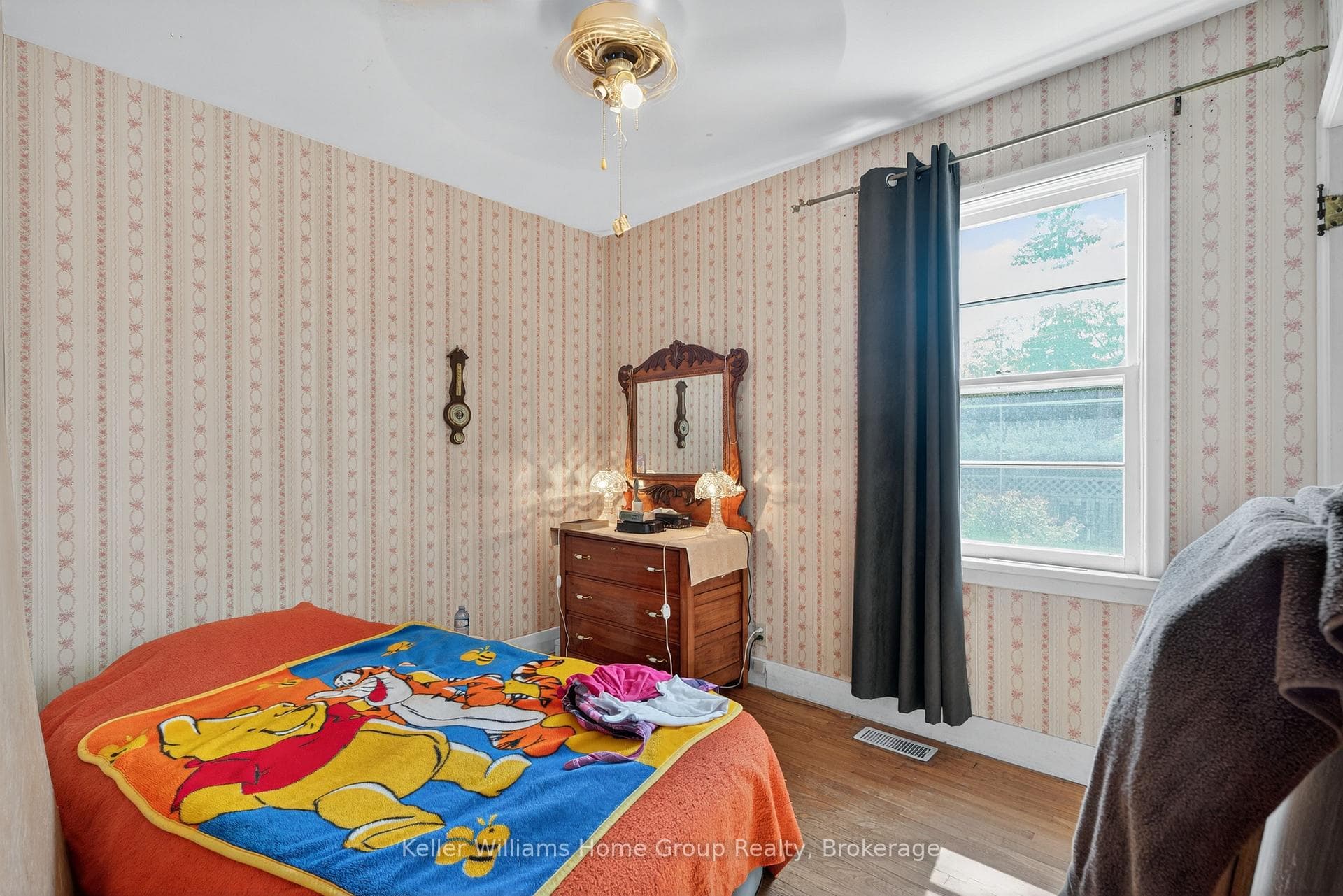 4 Western Avenue photo 15