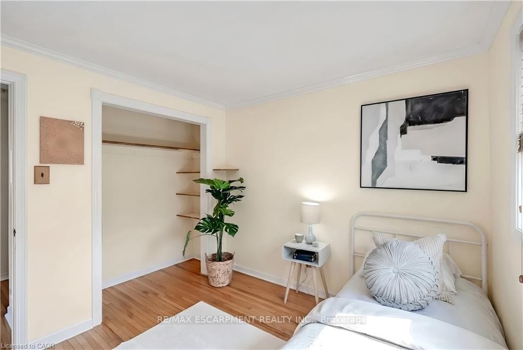 652 Ardleigh Crescent photo 21