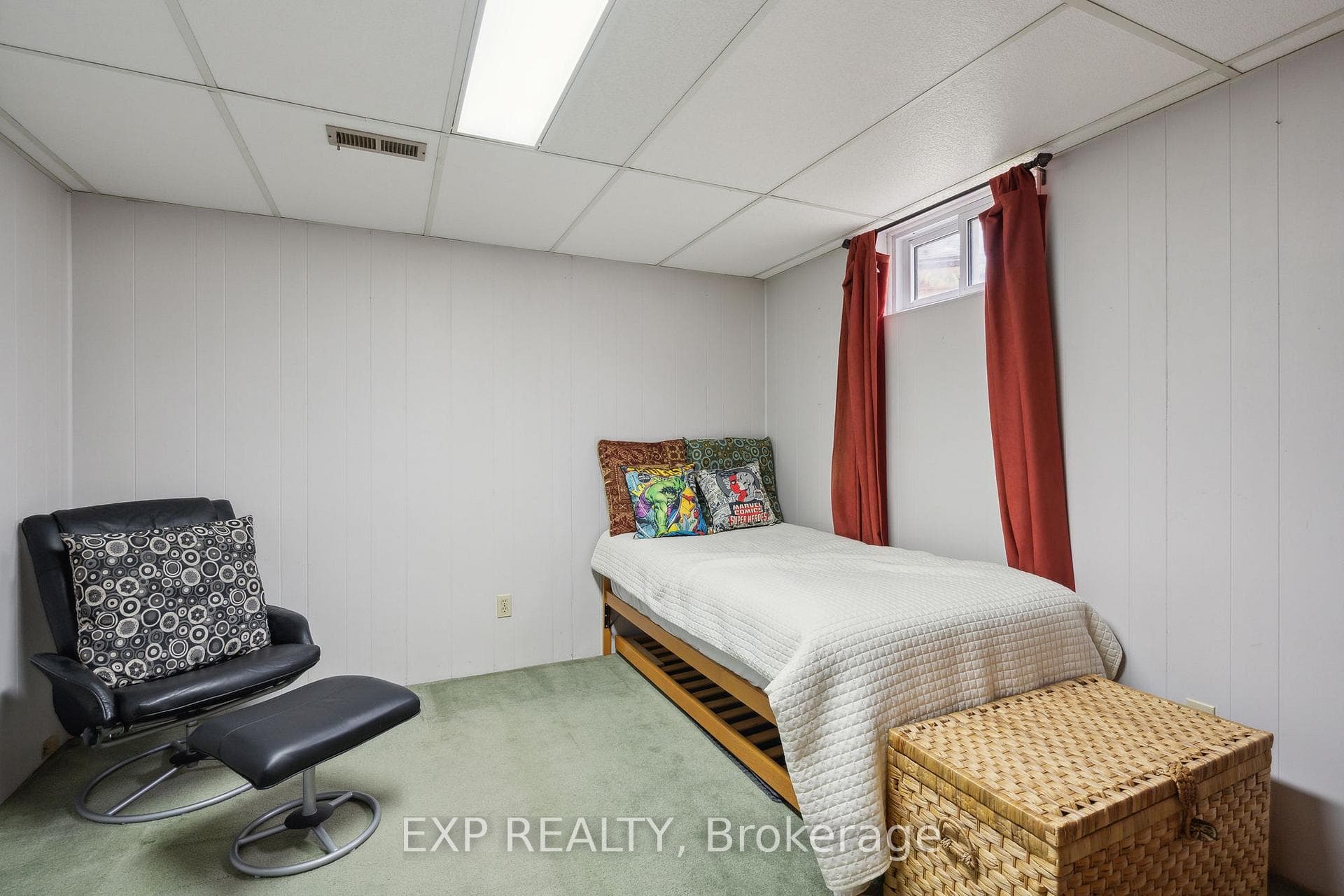 224 Irving Place photo 32