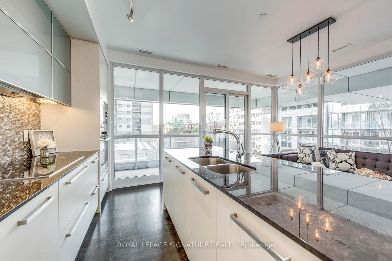 170 Avenue Road Unit 305 photo 6
