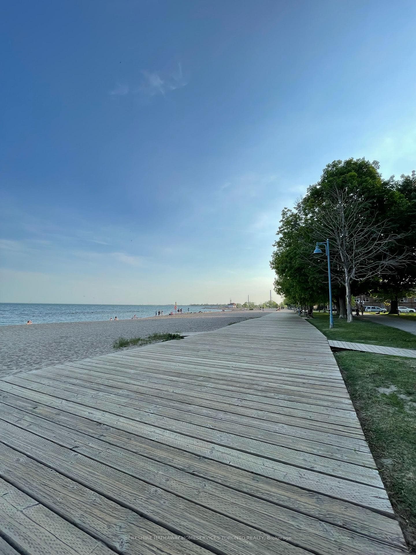 39 Scarboro Beach Boulevard Unit Unit A photo 18