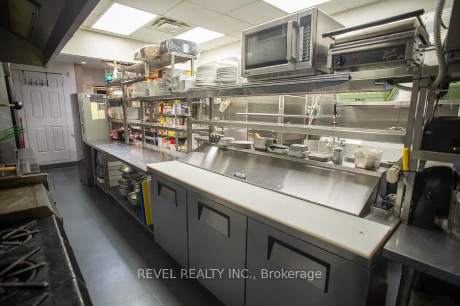 53 Simcoe Street Unit A photo 17