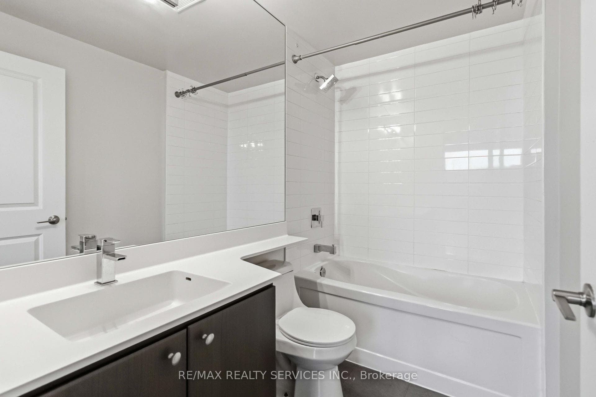 60 Absolute Avenue Unit 1405 photo 25