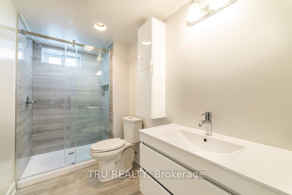 2424 Iris Street Unit B photo 10