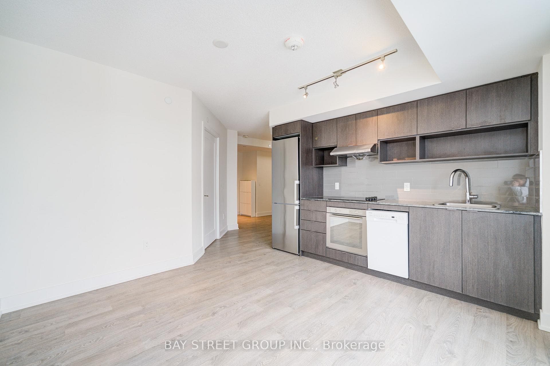 7 Mabelle Avenue Unit 2703 photo 12