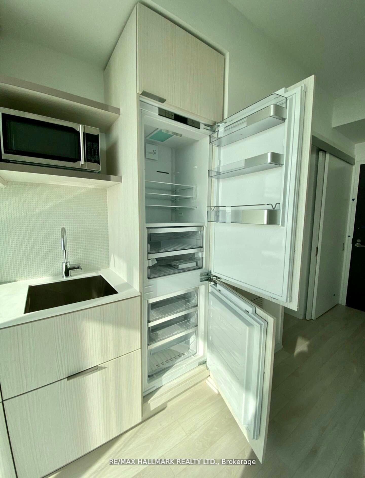 197 Yonge Street Unit 5408 photo 15