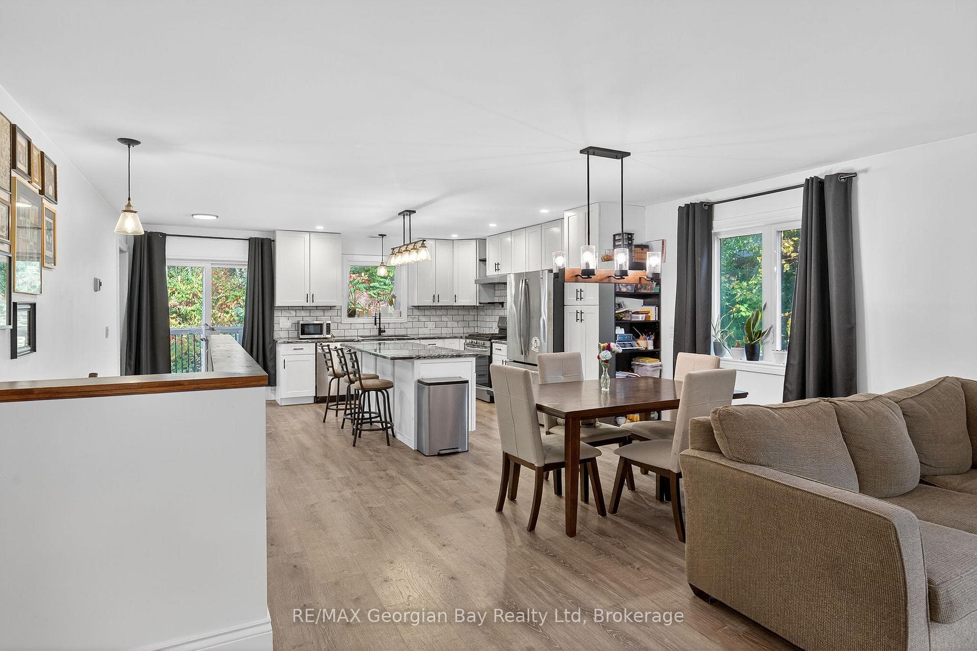 MAIN KITCHEN