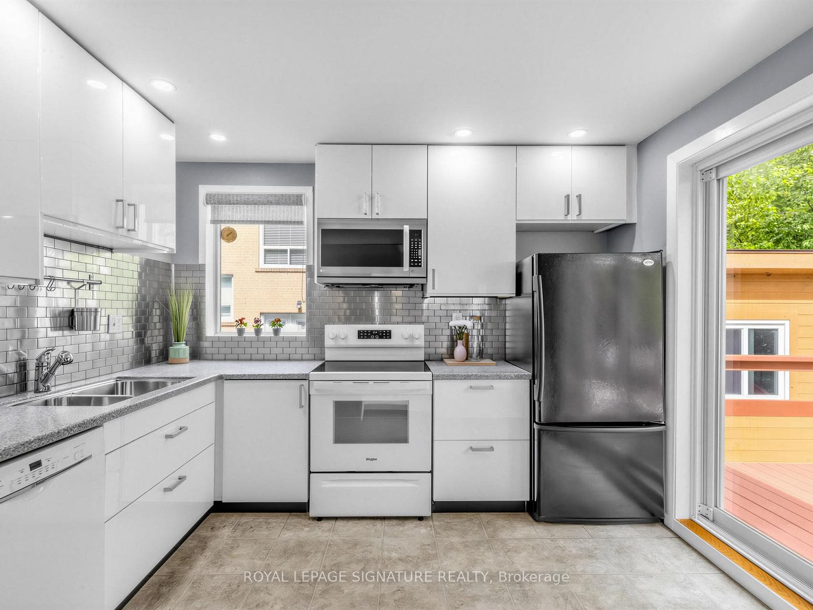 46 Plateau Crescent photo 17
